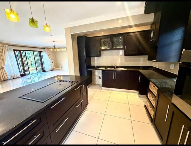 3 BEDROOM TOWNHOUSE FOR SALE IN FERNCLIFFE